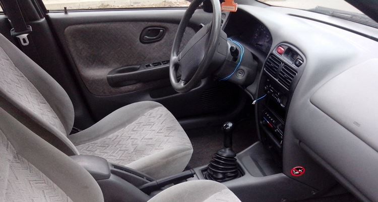 Otkupljeni polovni Suzuki Baleno 1.3 2000. iz Beograda unutrašnjost