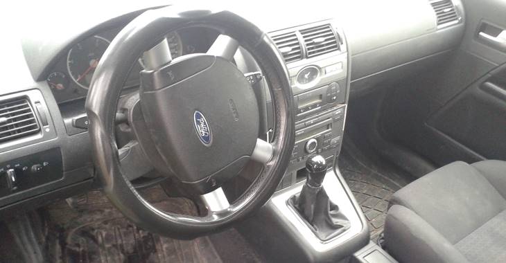 Enterijer automobila Ford Mondeo