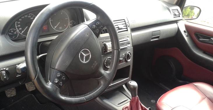 Enterijer polovnog Mercedes Benz automobila