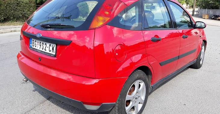 Polovni Ford Focus crvene boje