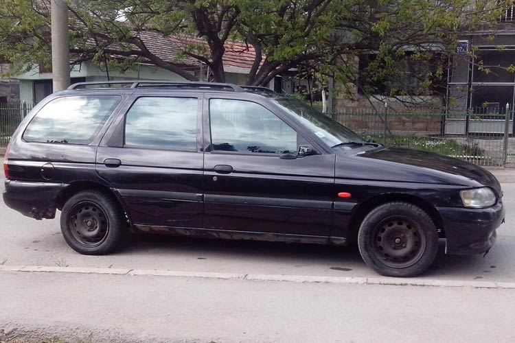 otkupljeni ford escort karavan