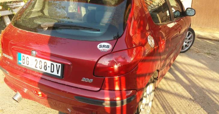 Peugeot 206 polovnjak crvene boje