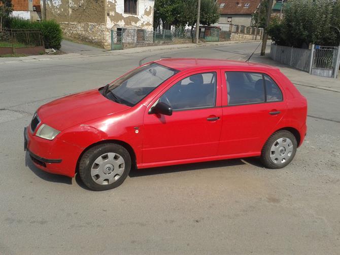 Polovna Škoda Fabia 1.4 iz 2001. godine - boja crvena