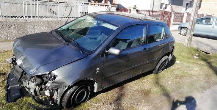 Toyota Corolla - havarisani automobil