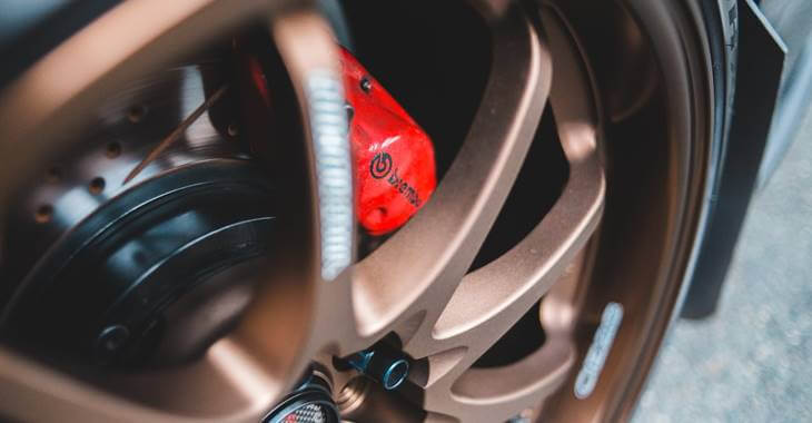 prikaz felne na točku automobila