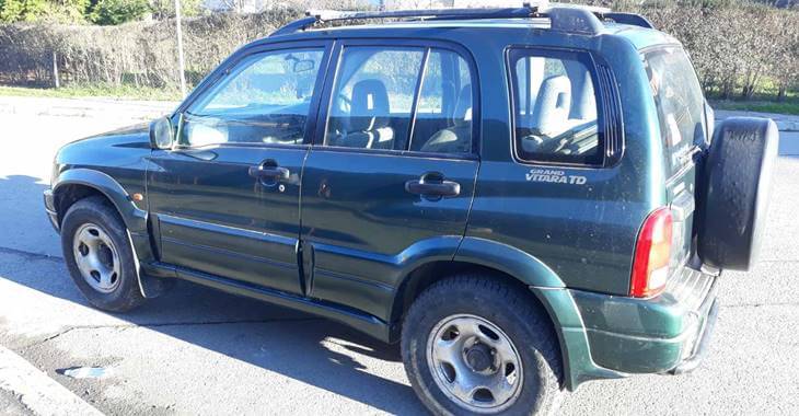 bočni prikaz automobila Suzuki grand Vitara