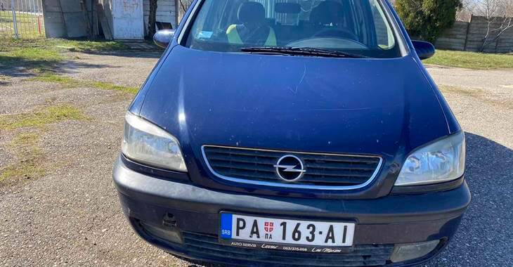 Fotografija plave opel zafire