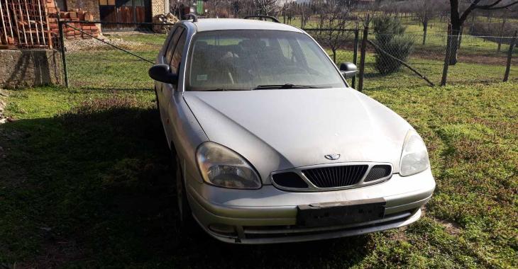 Sivi Daewoo karavan