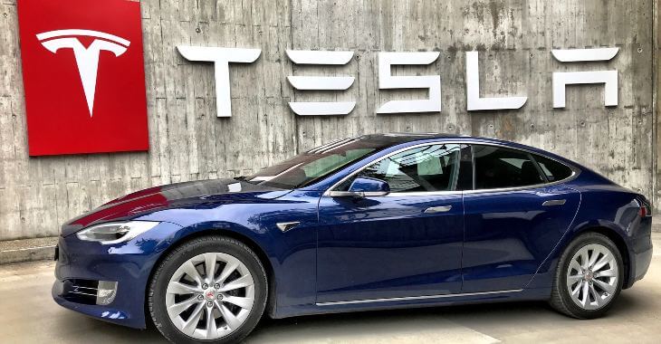 Tesla automobil